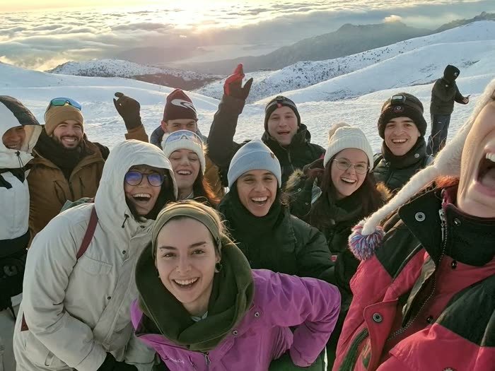 Un selfi en la nieve, todos riéndose