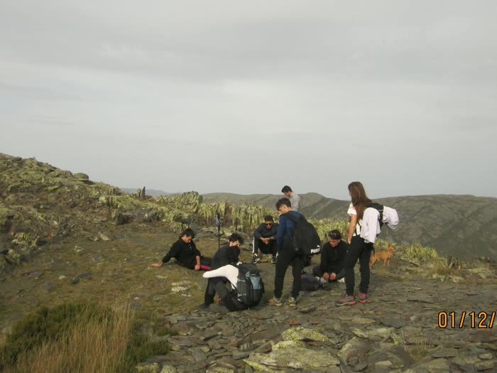 El grupo descansando en la cumbre