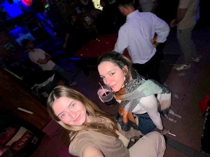 Un selfi en el bar rockero