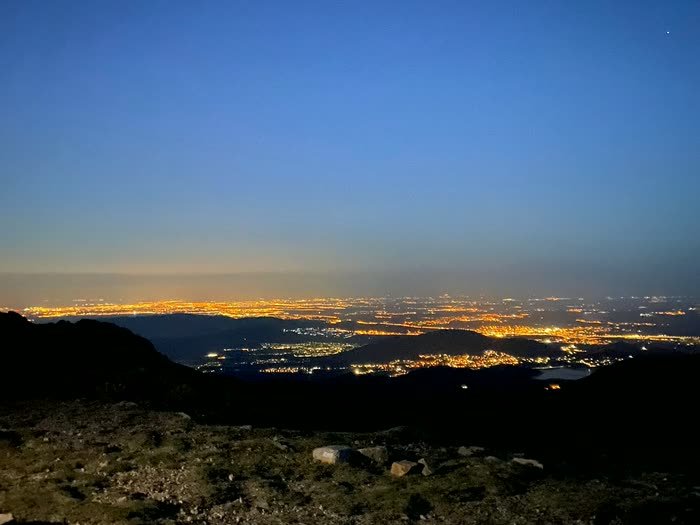 Las luces de Madrid de noche desde la sierra